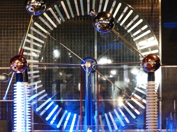 THE ELECTROSTATIC GENERATOR
